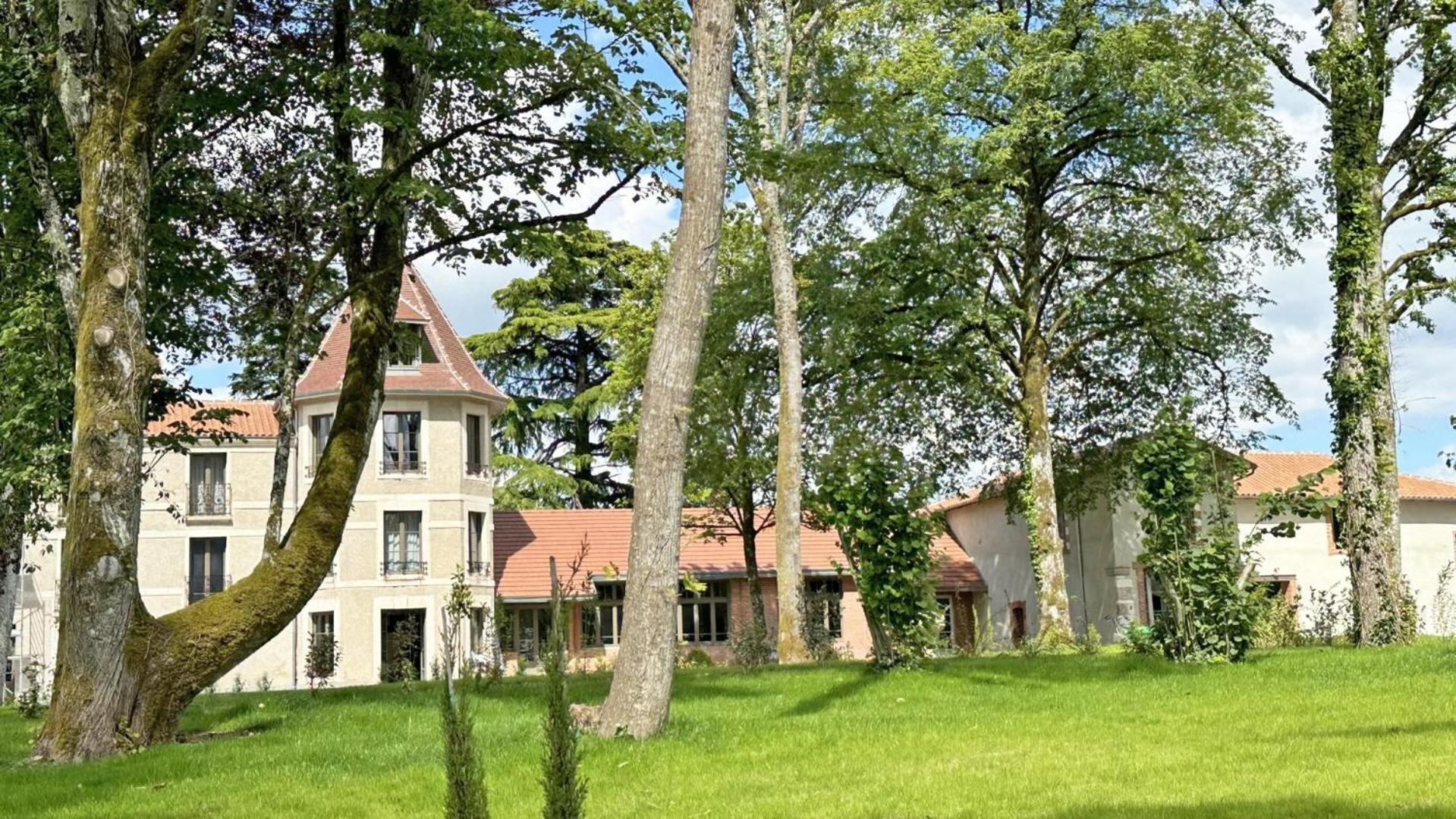Le Manoir Des Perrieres Bed and Breakfast Rochechouart Eksteriør billede