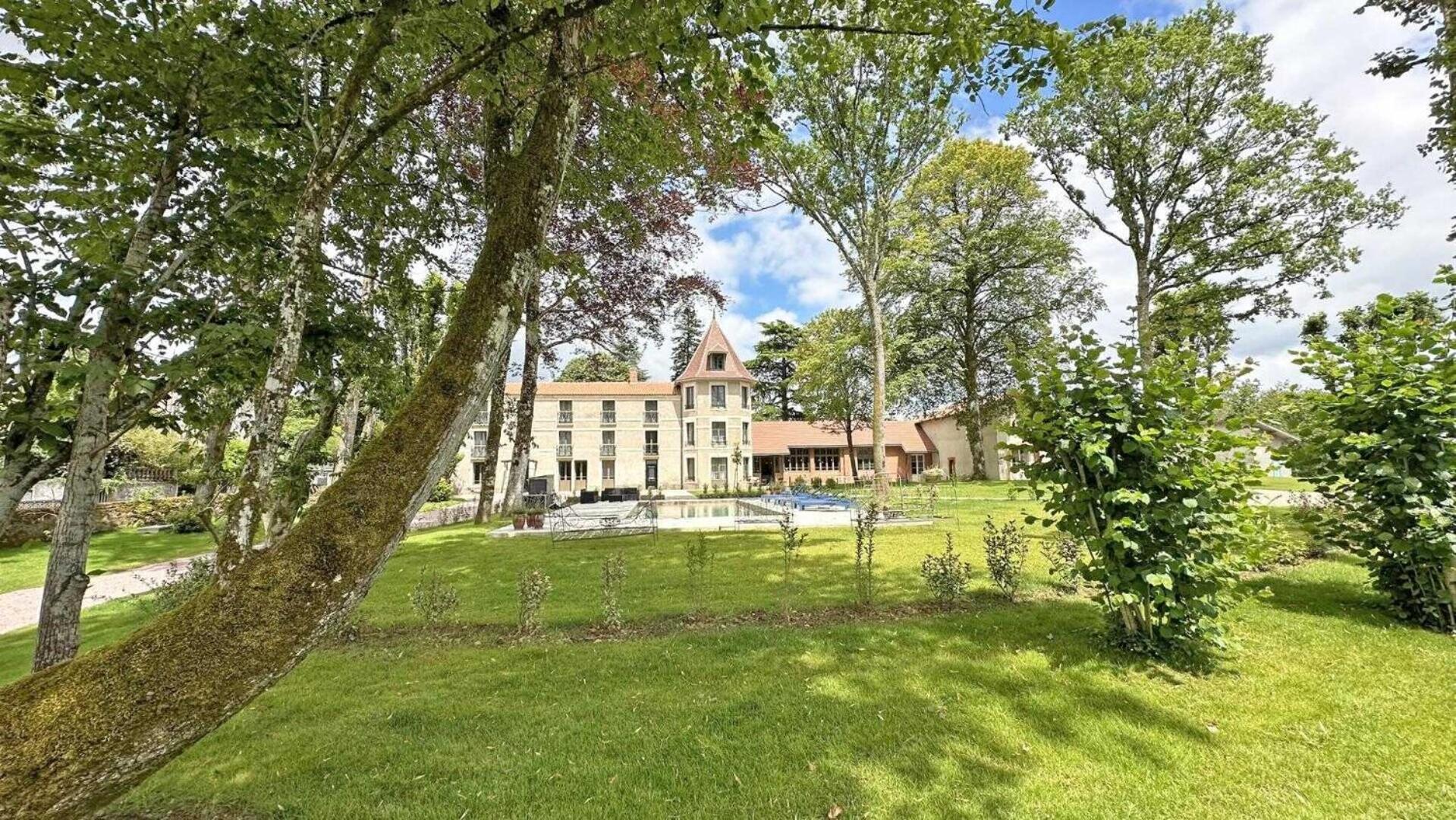 Le Manoir Des Perrieres Bed and Breakfast Rochechouart Eksteriør billede
