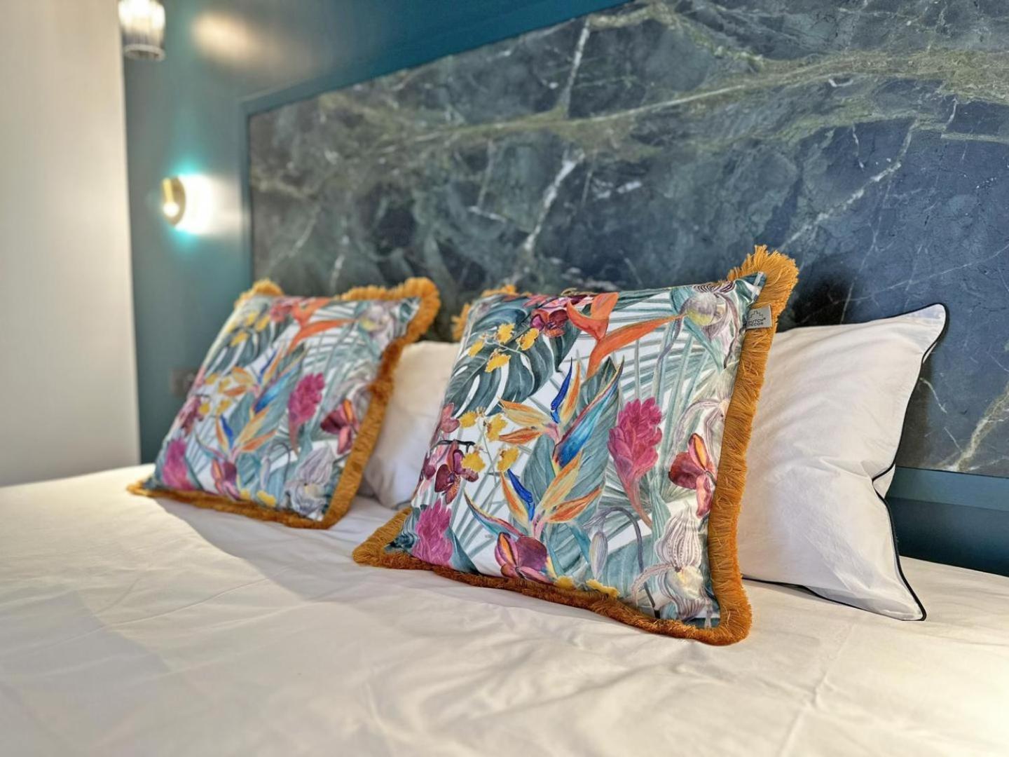 Le Manoir Des Perrieres Bed and Breakfast Rochechouart Eksteriør billede