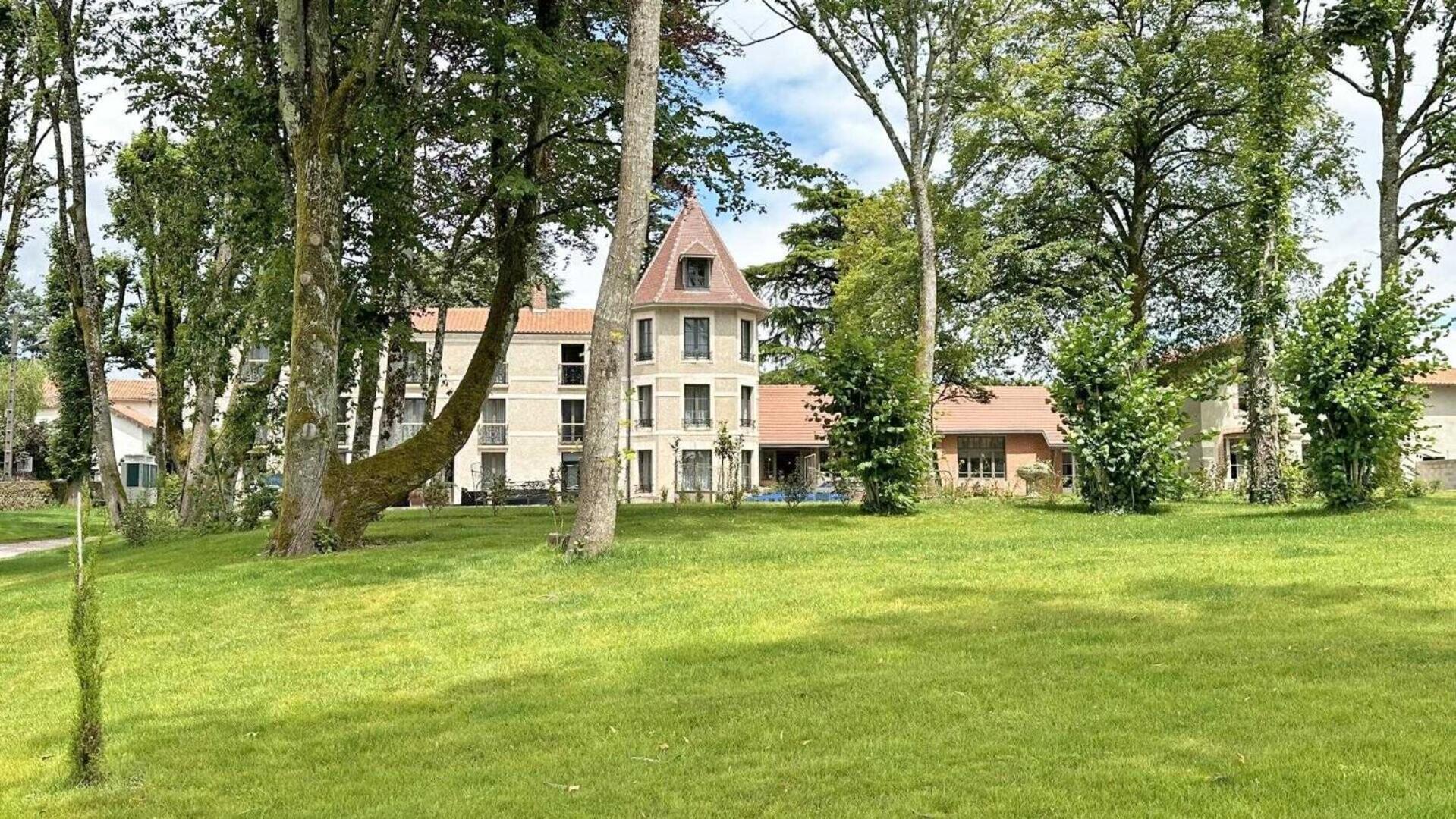 Le Manoir Des Perrieres Bed and Breakfast Rochechouart Eksteriør billede